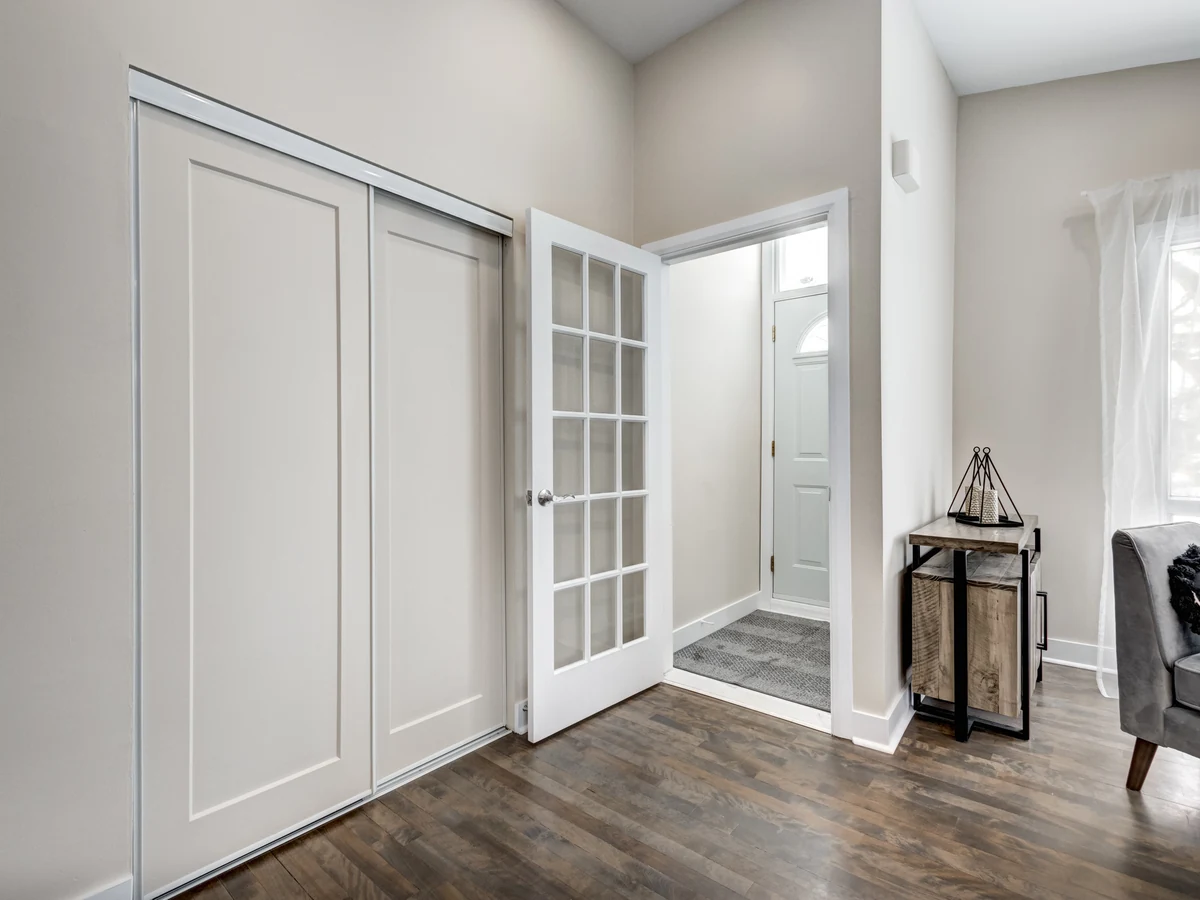 hallway-painting-bright-entryway-white-bradford-decorators Hallway Painters in Bradford by Bradford Decorators, professional painters