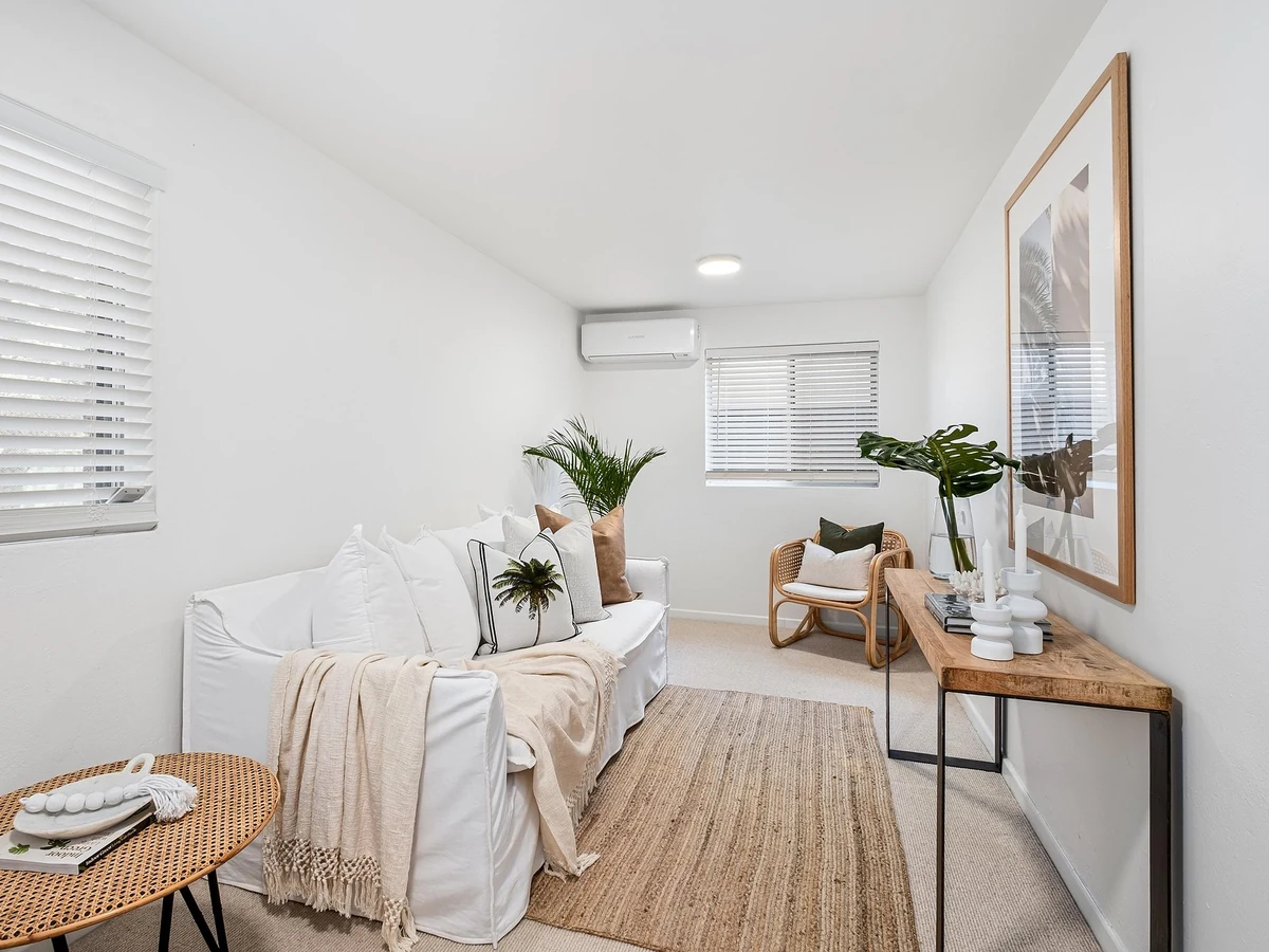 living-room-painting-clean-white-minimalist-bradford-decorators Bay Window Alcoves in Bradford by Bradford Decorators